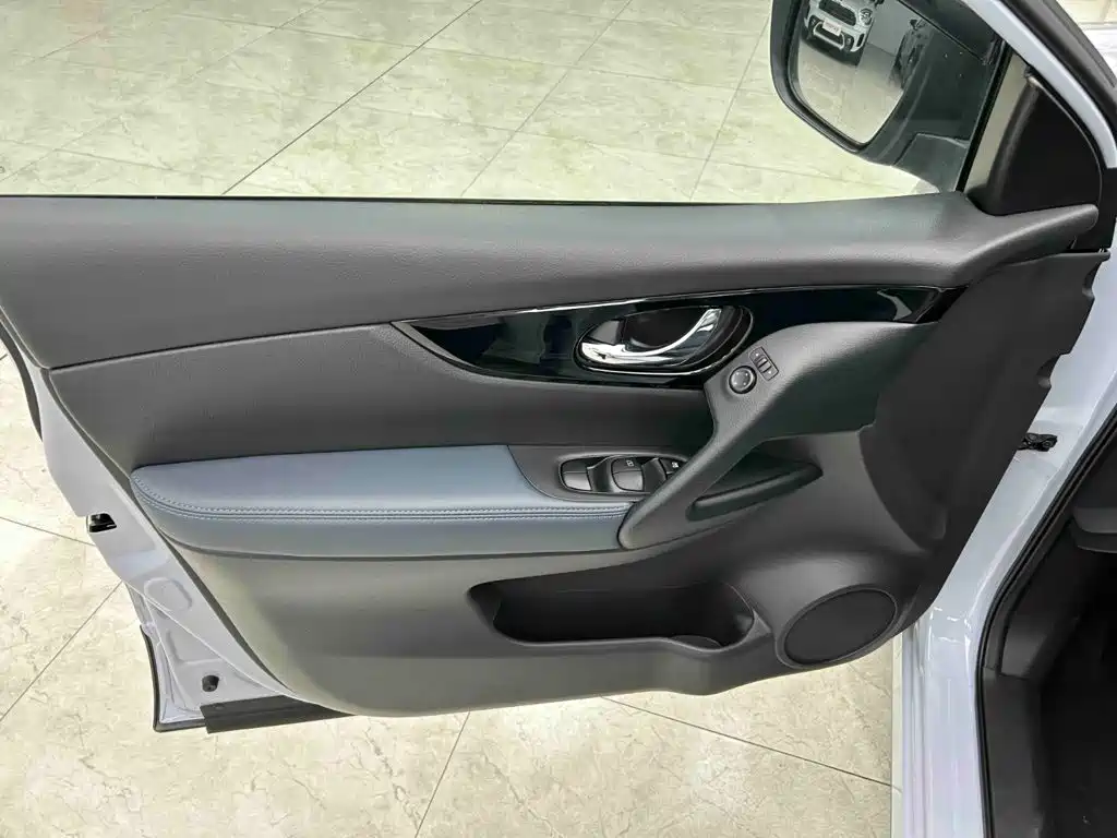 Nissan Qashqai — фото 17