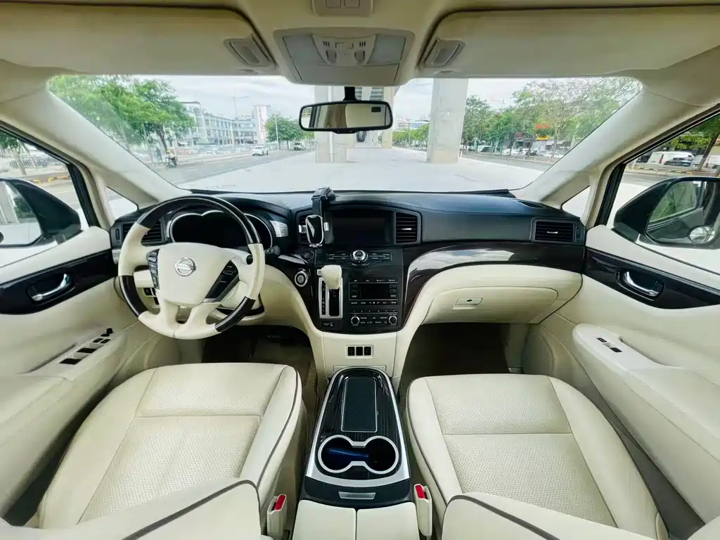 Nissan Quest — фото 10