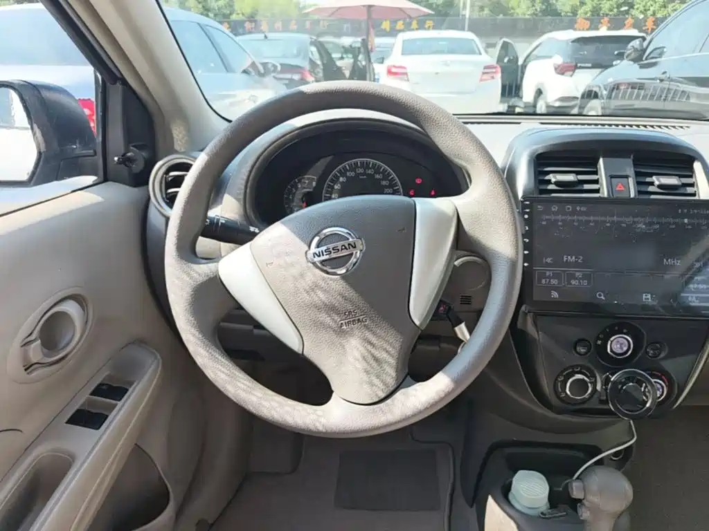Nissan Sunny — фото 11