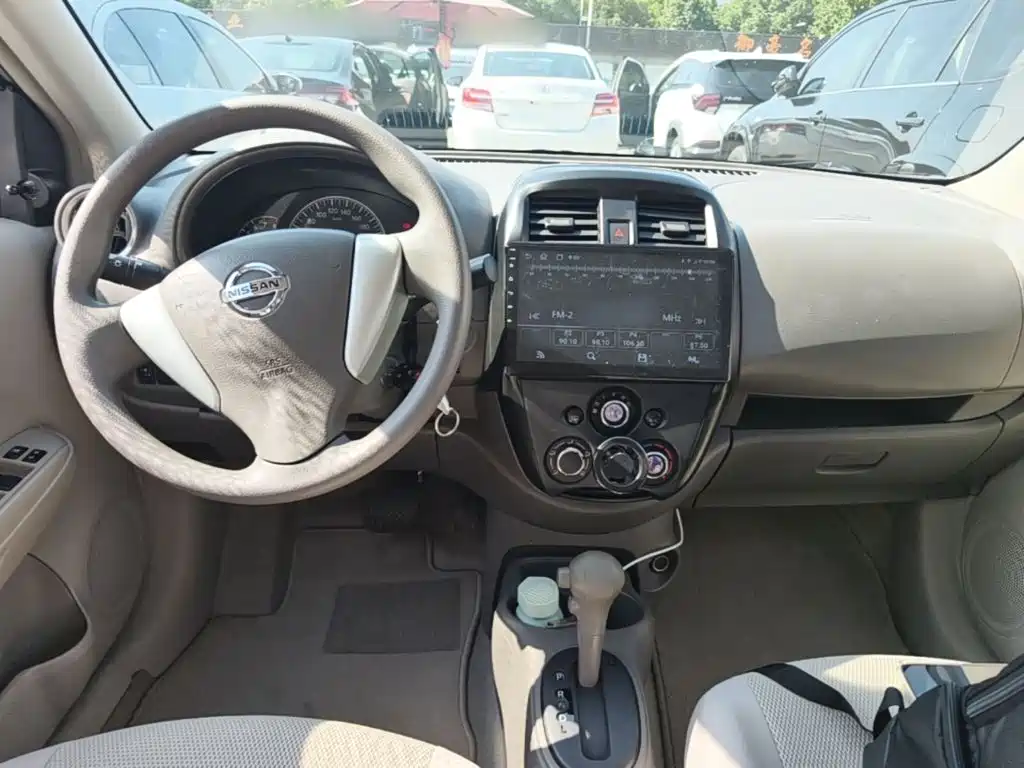 Nissan Sunny — фото 10