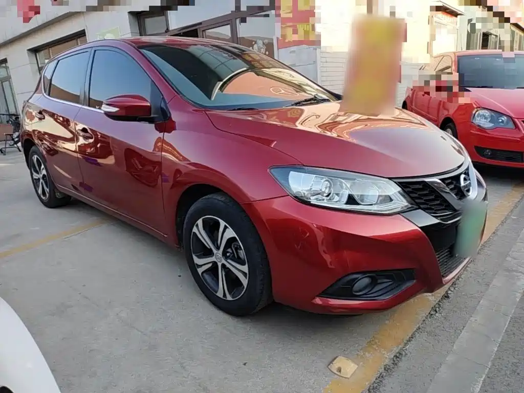 Nissan Tiida — фото 4