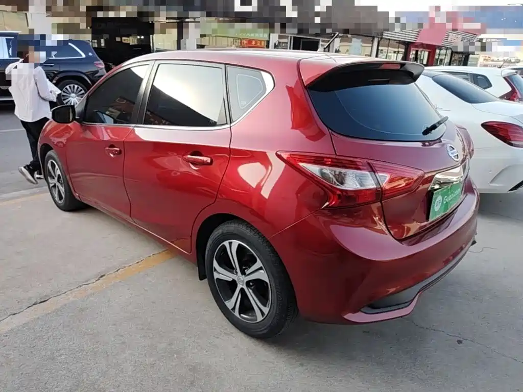 Nissan Tiida — фото 5