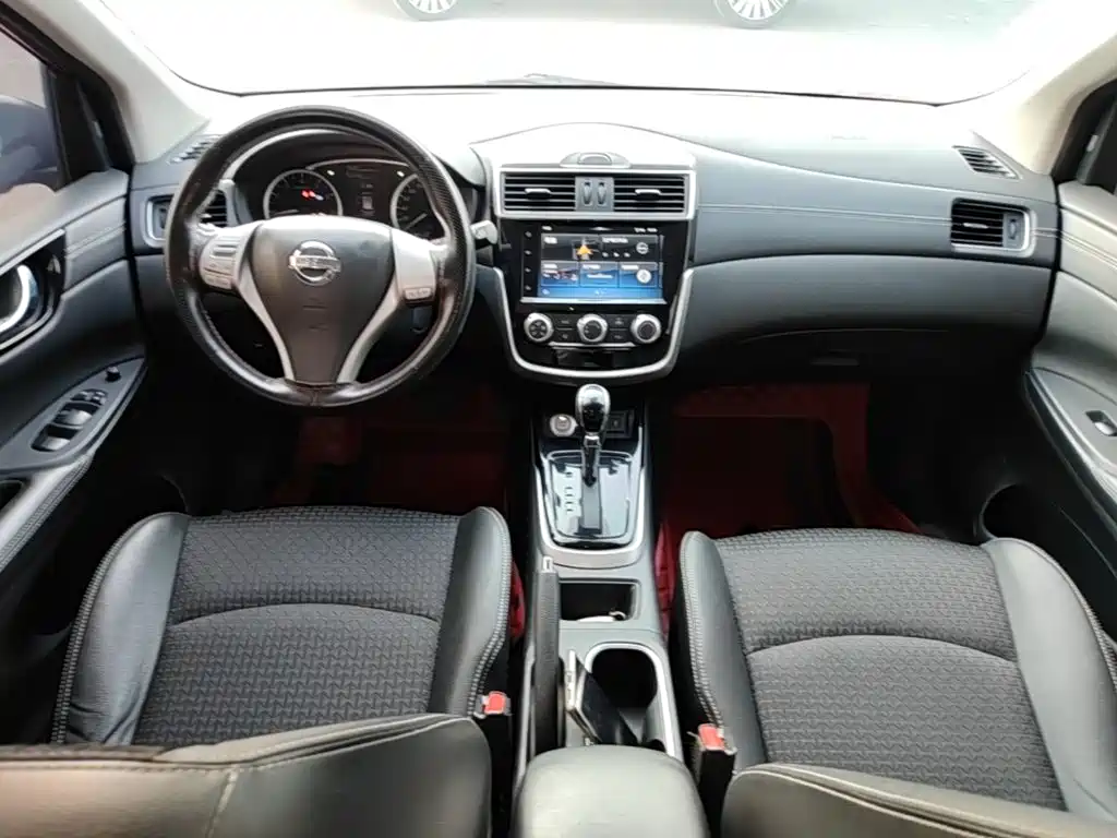 Nissan Tiida — фото 10