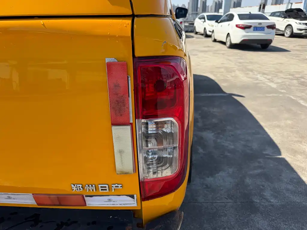 Nissan Navara — фото 11