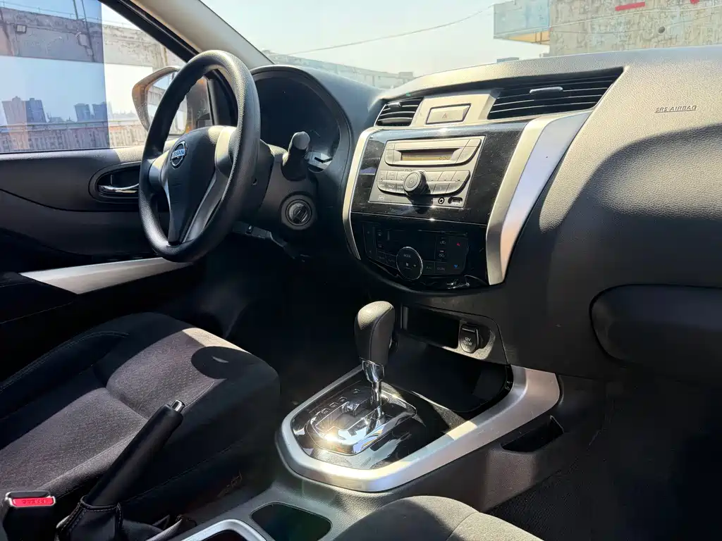 Nissan Navara — фото 13