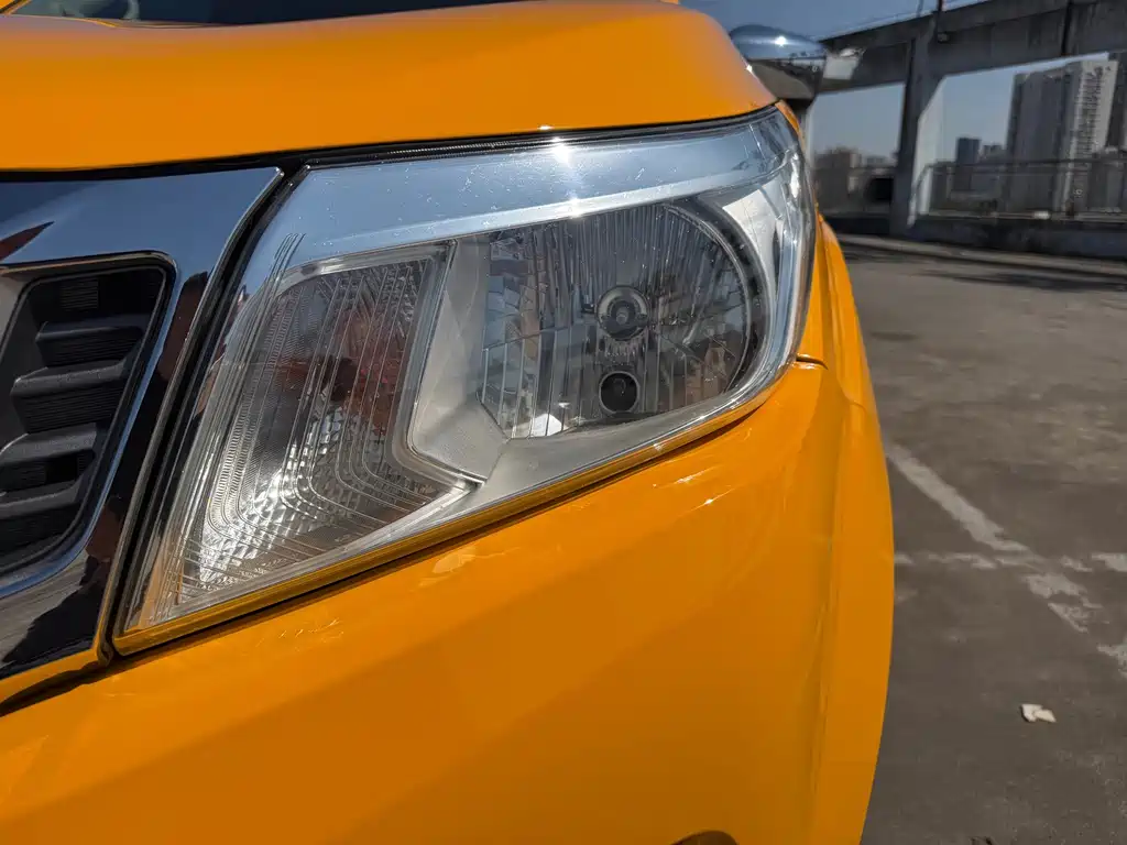 Nissan Navara — фото 10