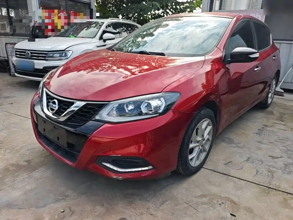 Nissan Tiida — фото 2
