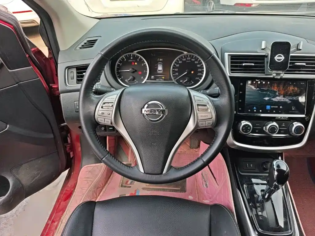 Nissan Tiida — фото 11
