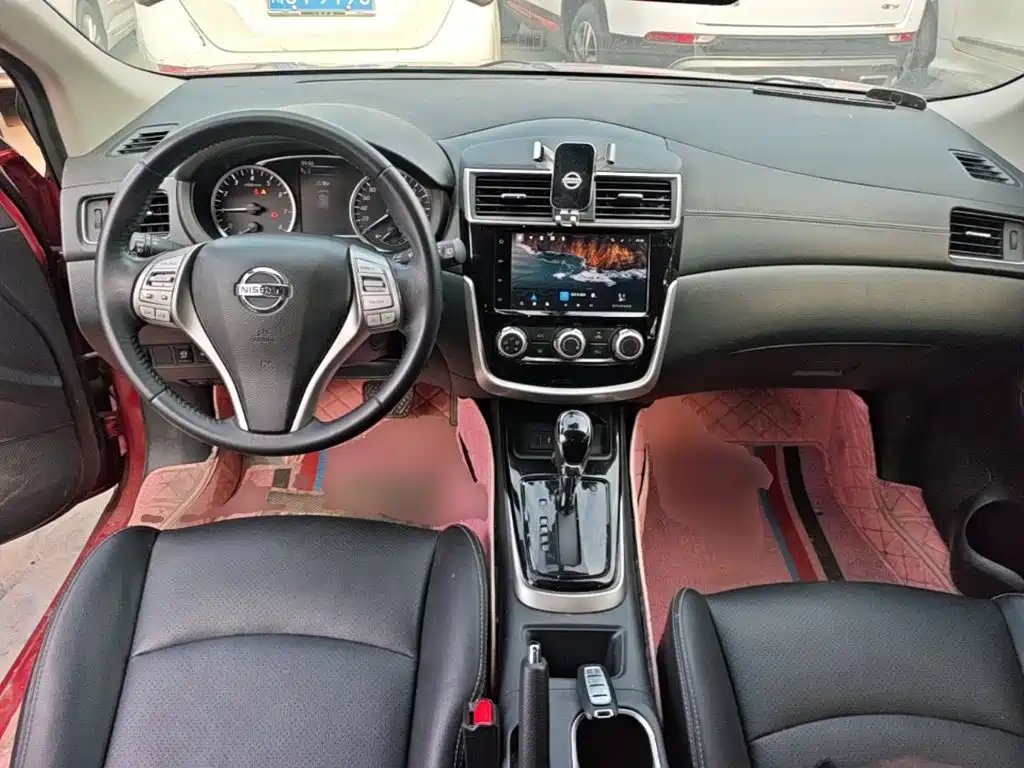 Nissan Tiida — фото 10