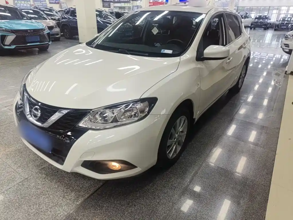 Nissan Tiida — фото 2