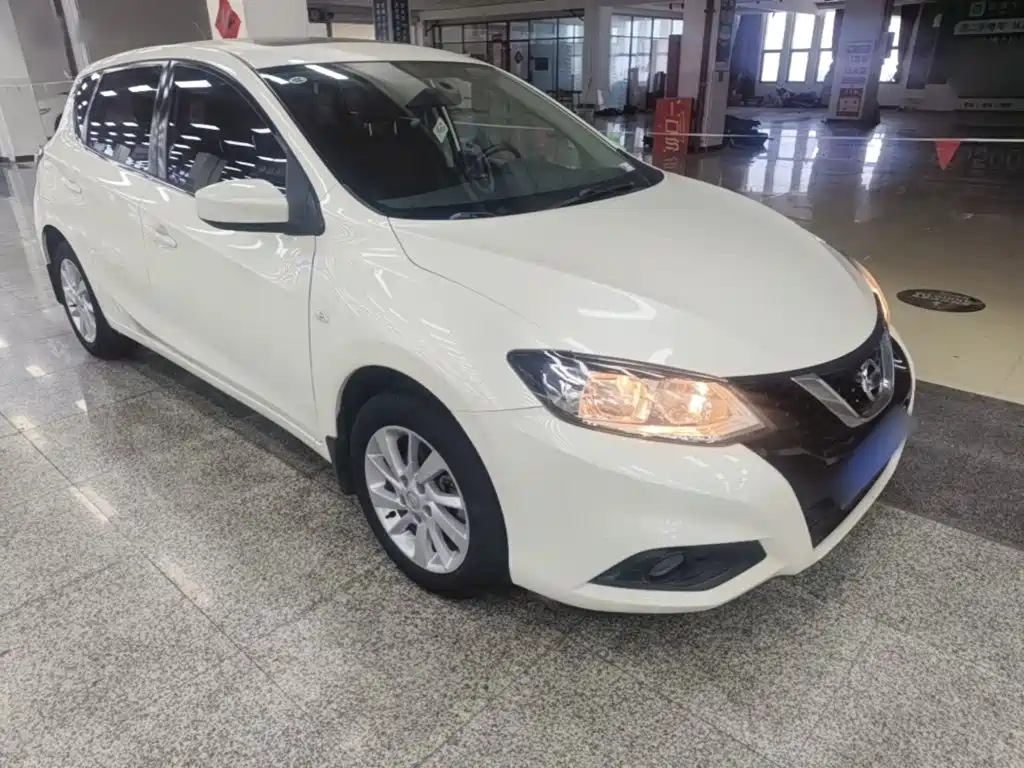 Nissan Tiida — фото 4