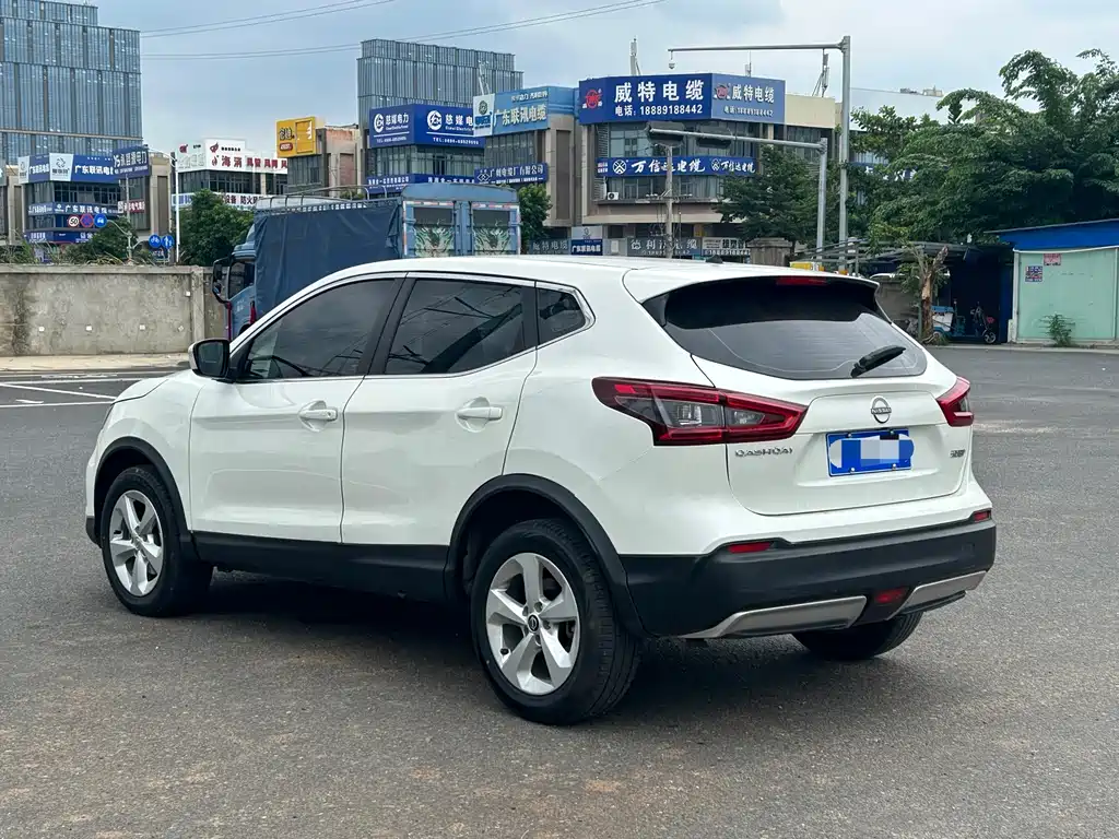 Nissan Qashqai — фото 7
