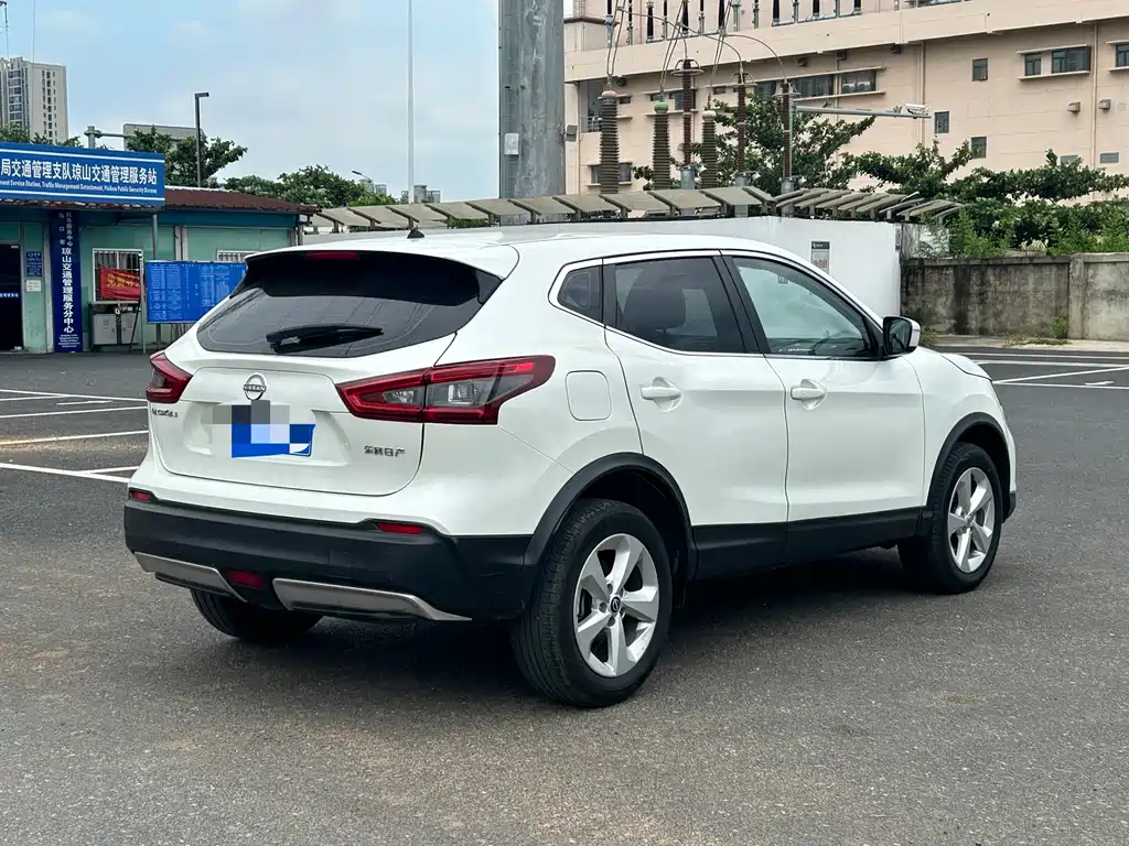 Nissan Qashqai — фото 8