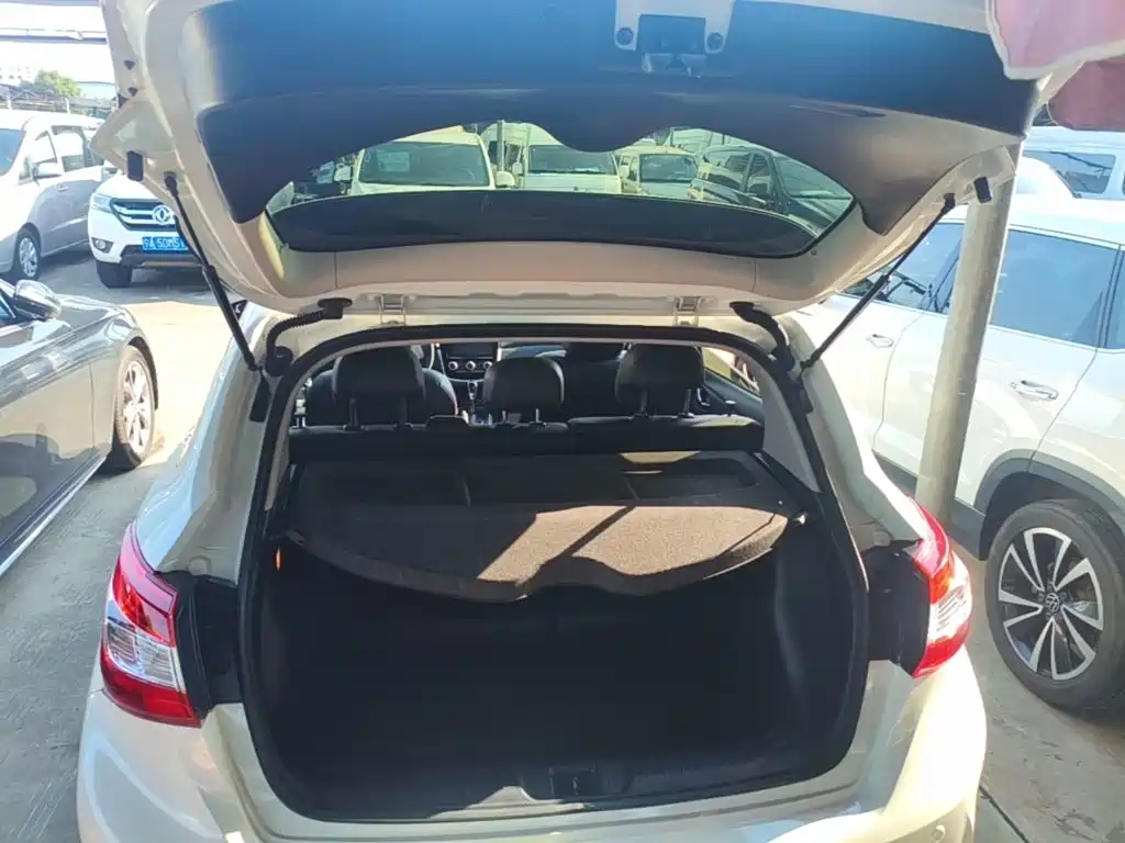 Nissan Tiida — фото 19