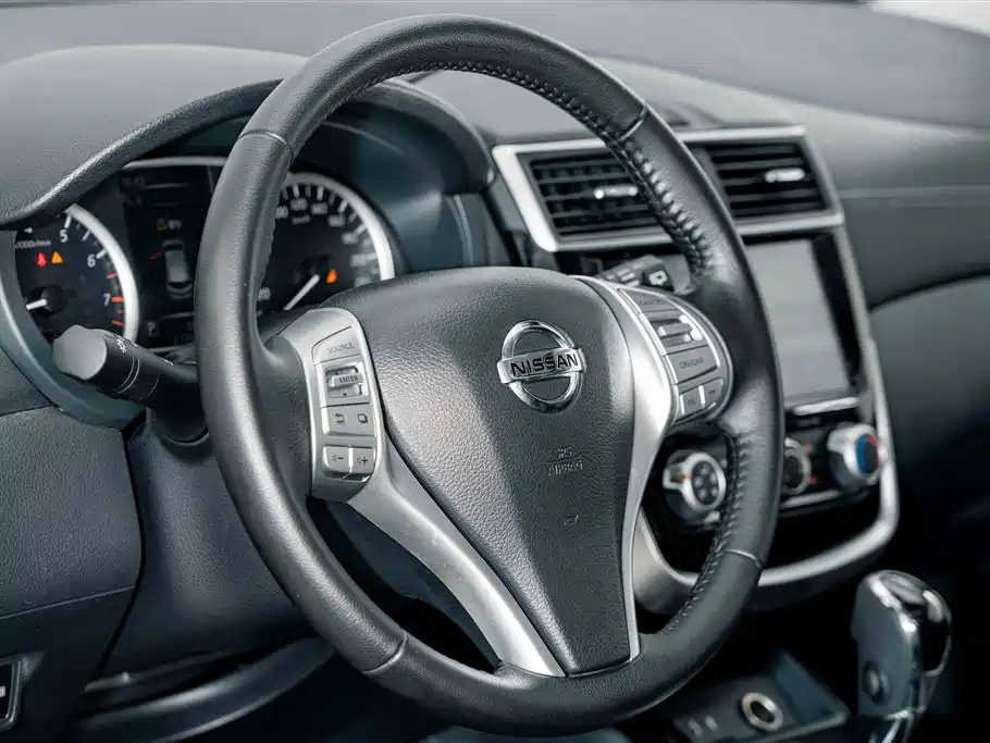 Nissan Tiida — фото 9