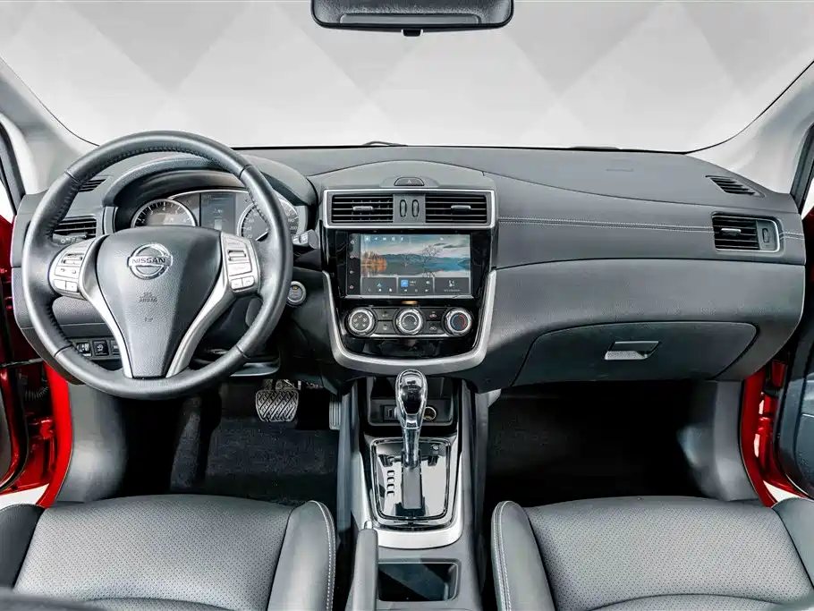 Nissan Tiida — фото 10