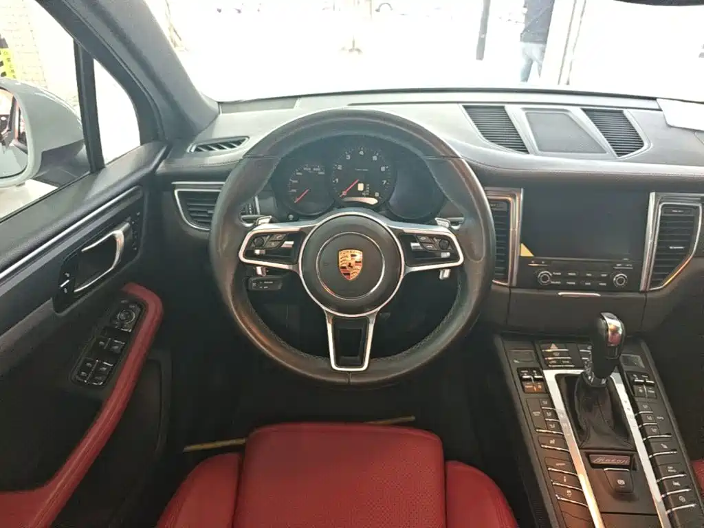 Porsche Macan — фото 11