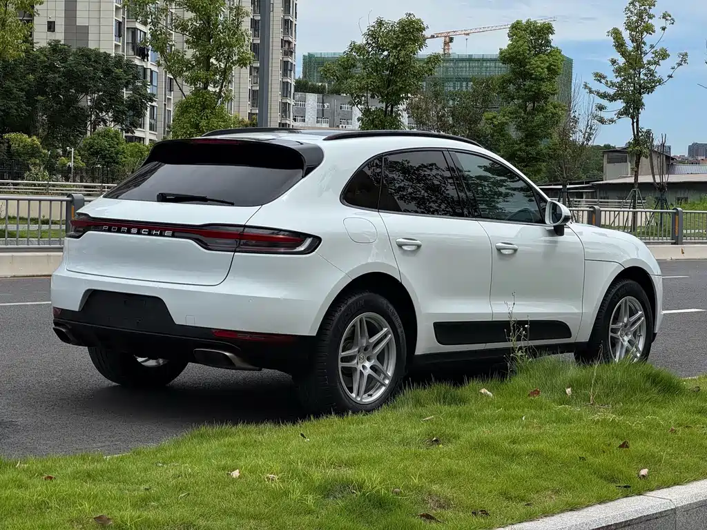 Porsche Macan — фото 15