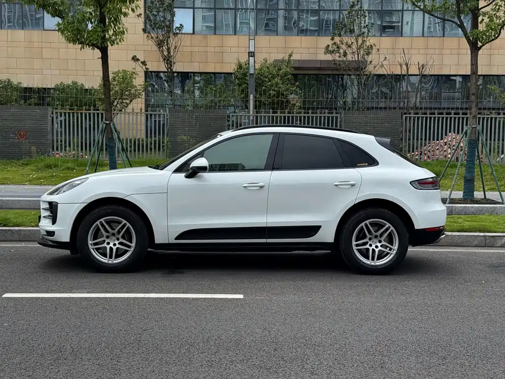 Porsche Macan — фото 18