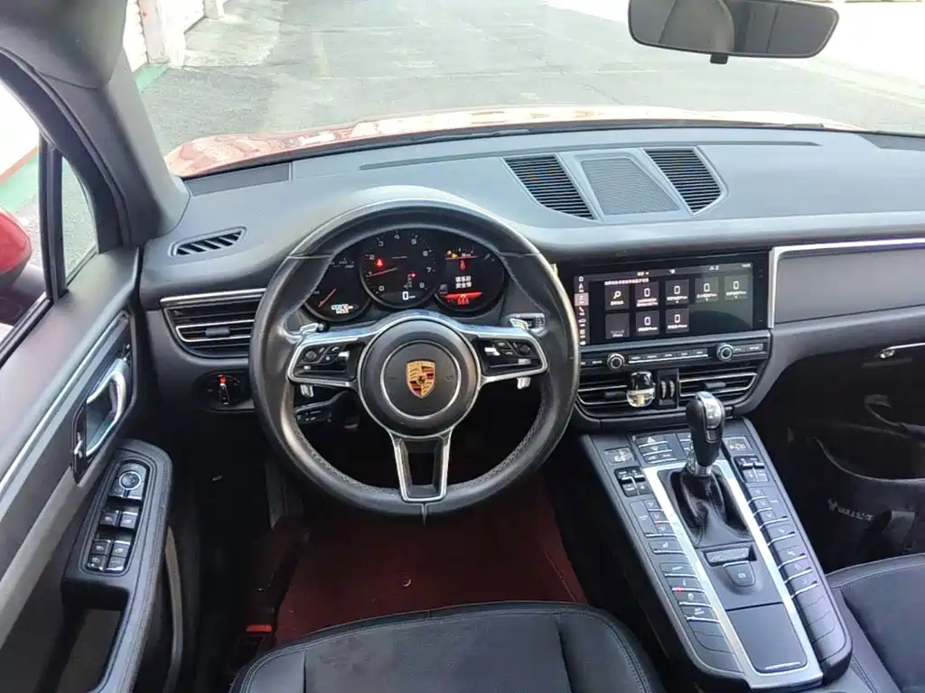 Porsche Macan — фото 11