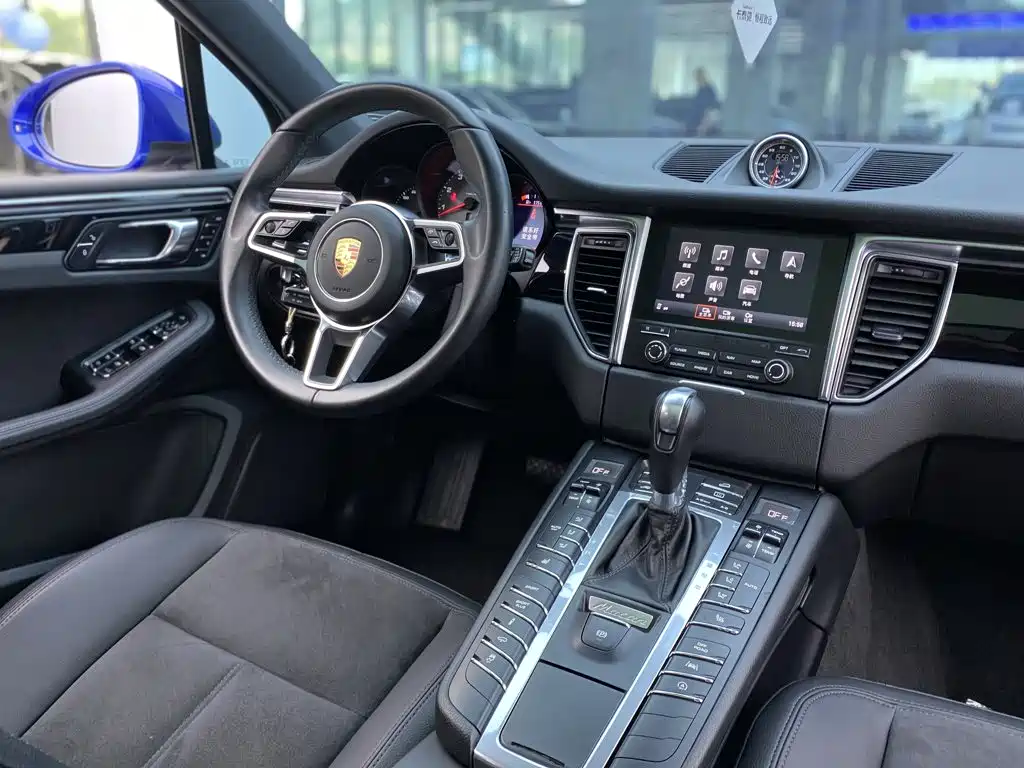 Porsche Macan — фото 15