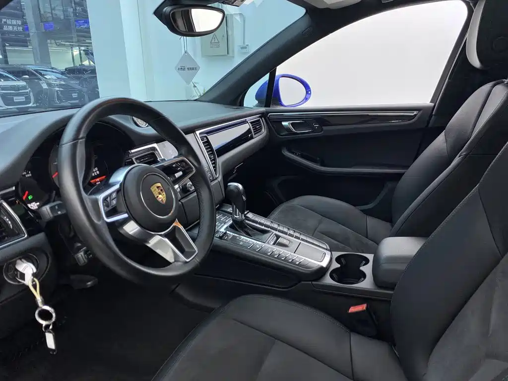 Porsche Macan — фото 19