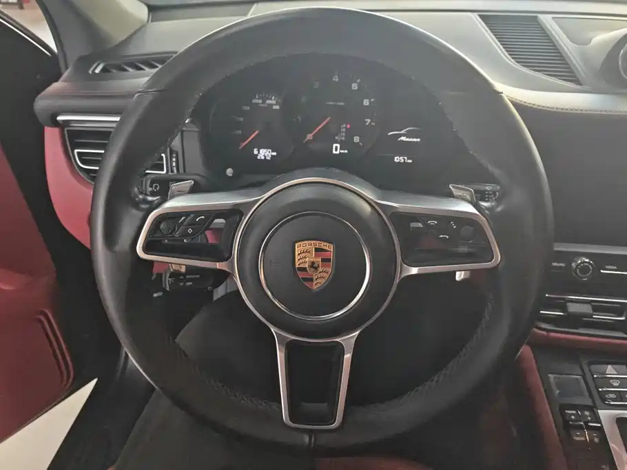 Porsche Macan — фото 15