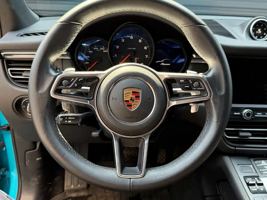 Porsche Macan — фото 11