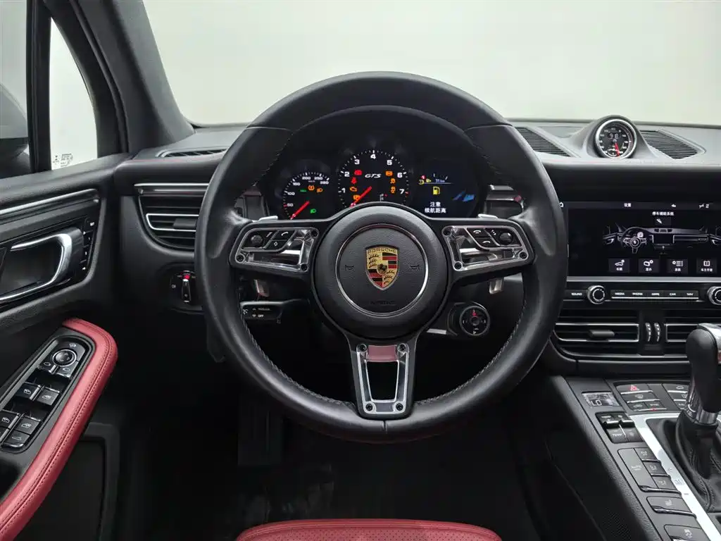 Porsche Macan — фото 11