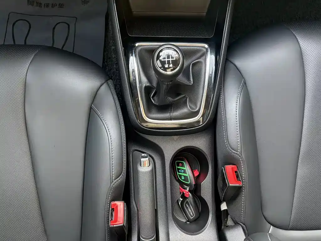Roewe i5 — фото 14