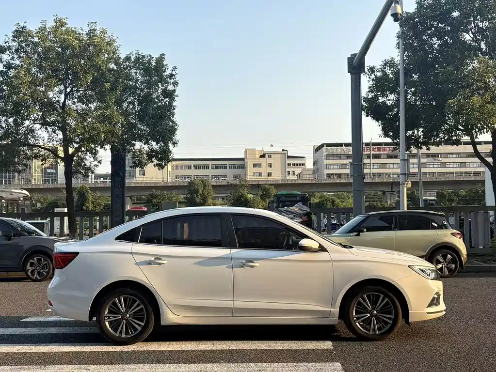 Roewe i5 — фото 4