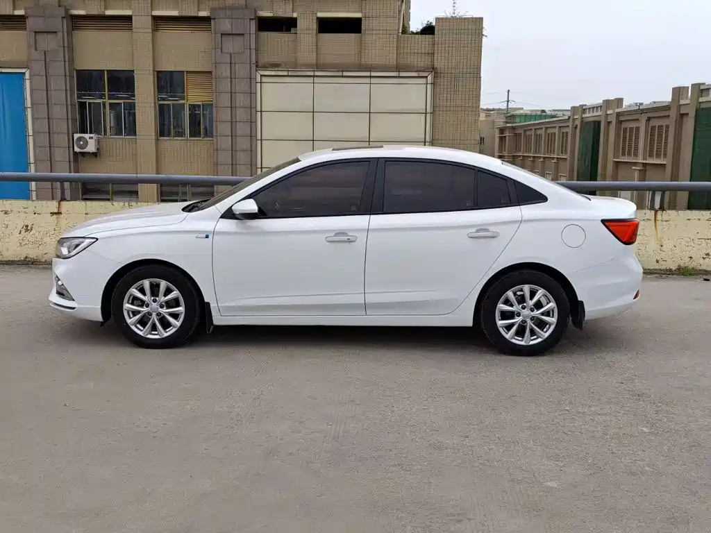 Roewe i5 — фото 13