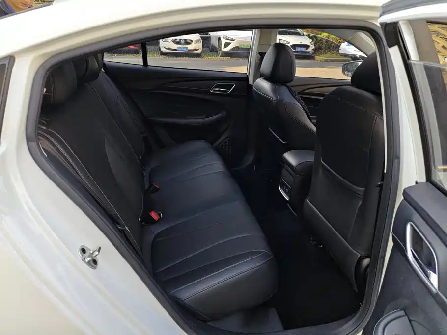 Roewe i5 — фото 10