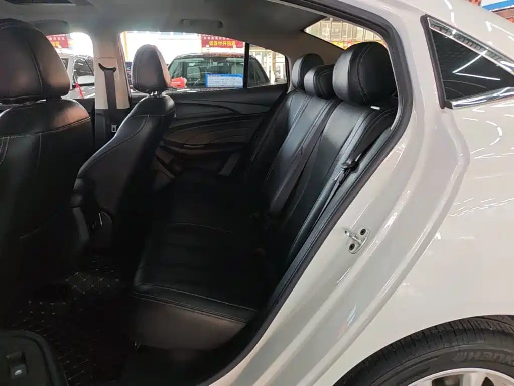 Roewe i5 — фото 17