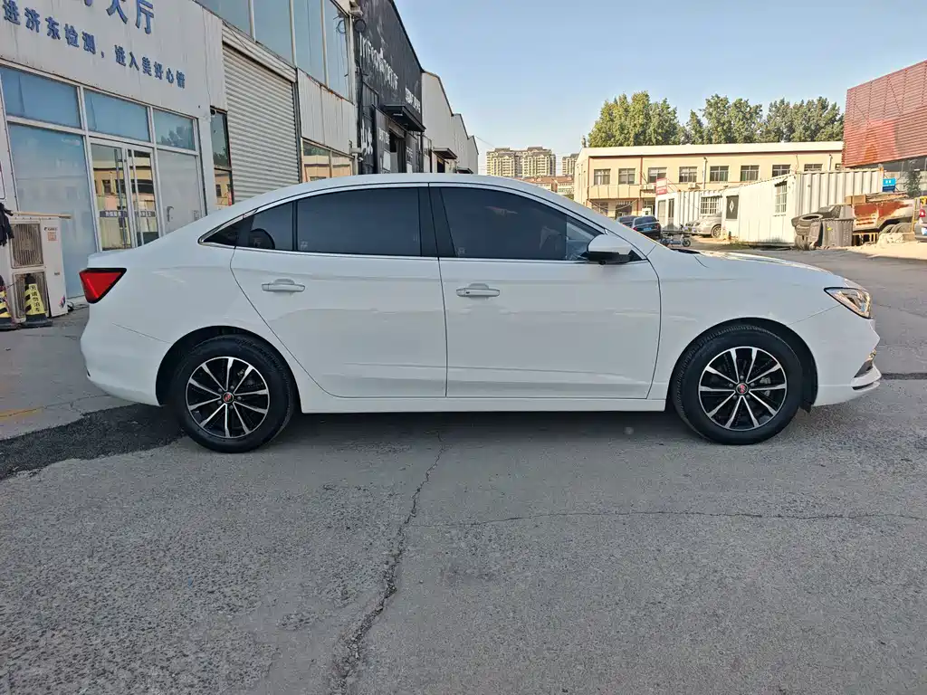 Roewe i5 — фото 4