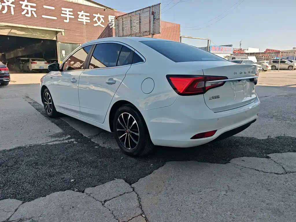 Roewe i5 — фото 6