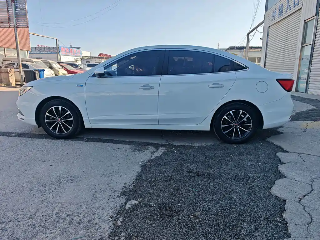 Roewe i5 — фото 7