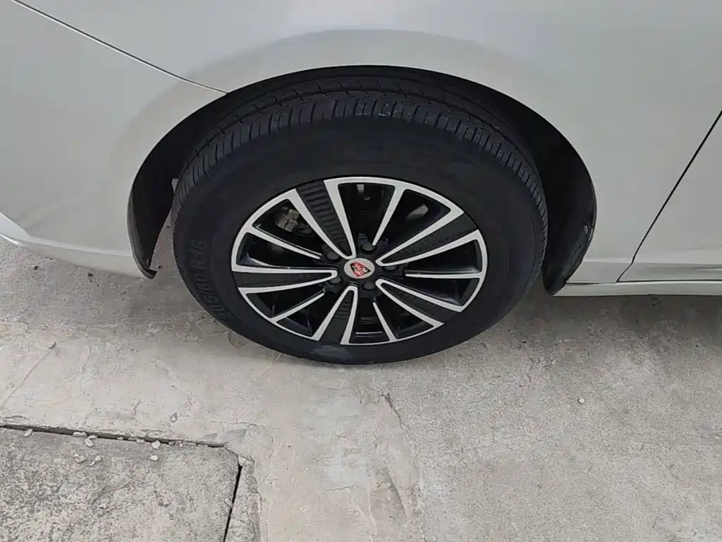 Roewe Ei5 — фото 23