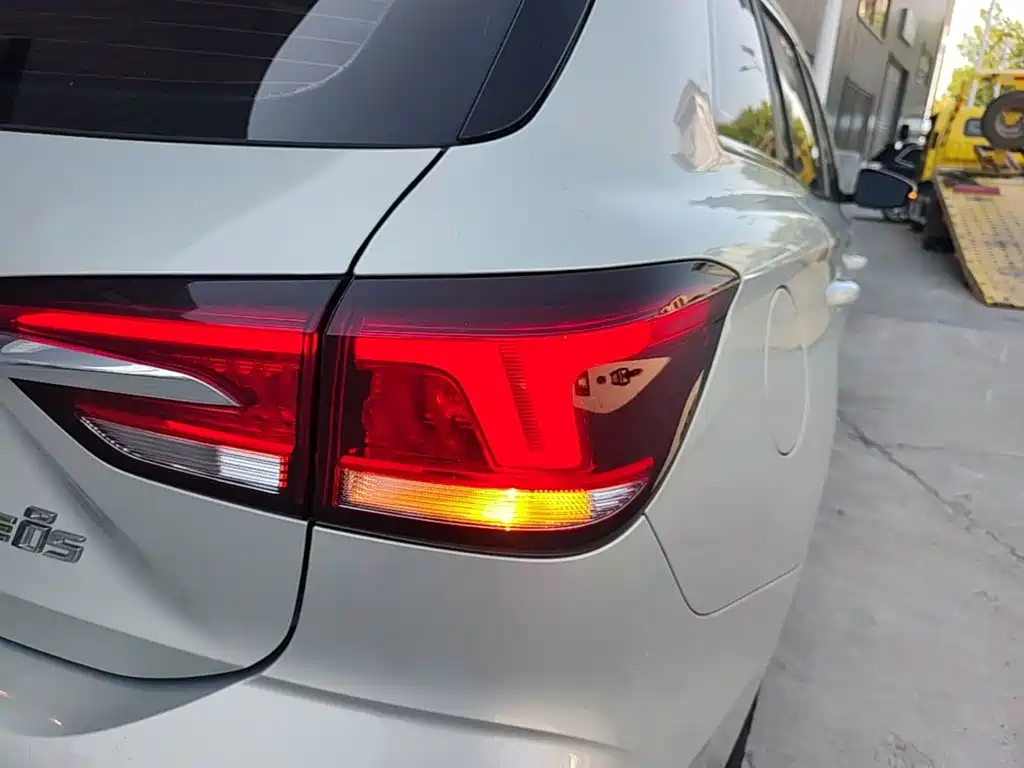 Roewe Ei5 — фото 8