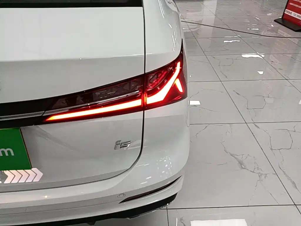 Roewe i5 — фото 8