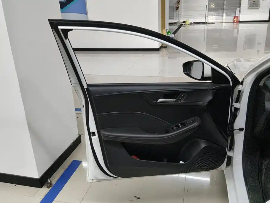 Roewe i5 — фото 7