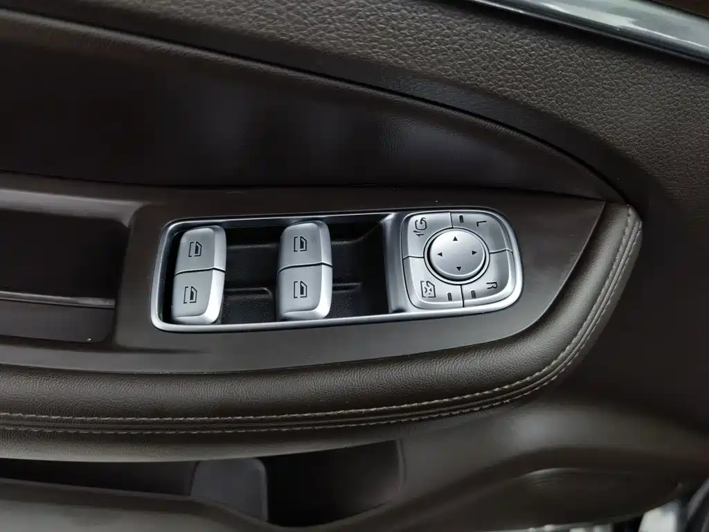 Roewe RX8 — фото 9