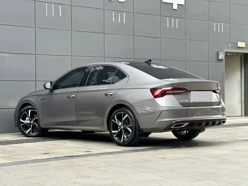 Skoda Octavia — фото 5