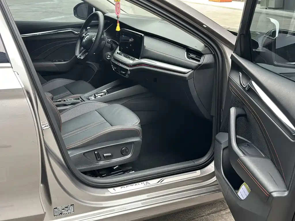 Skoda Octavia — фото 6