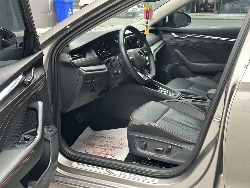 Skoda Octavia — фото 7