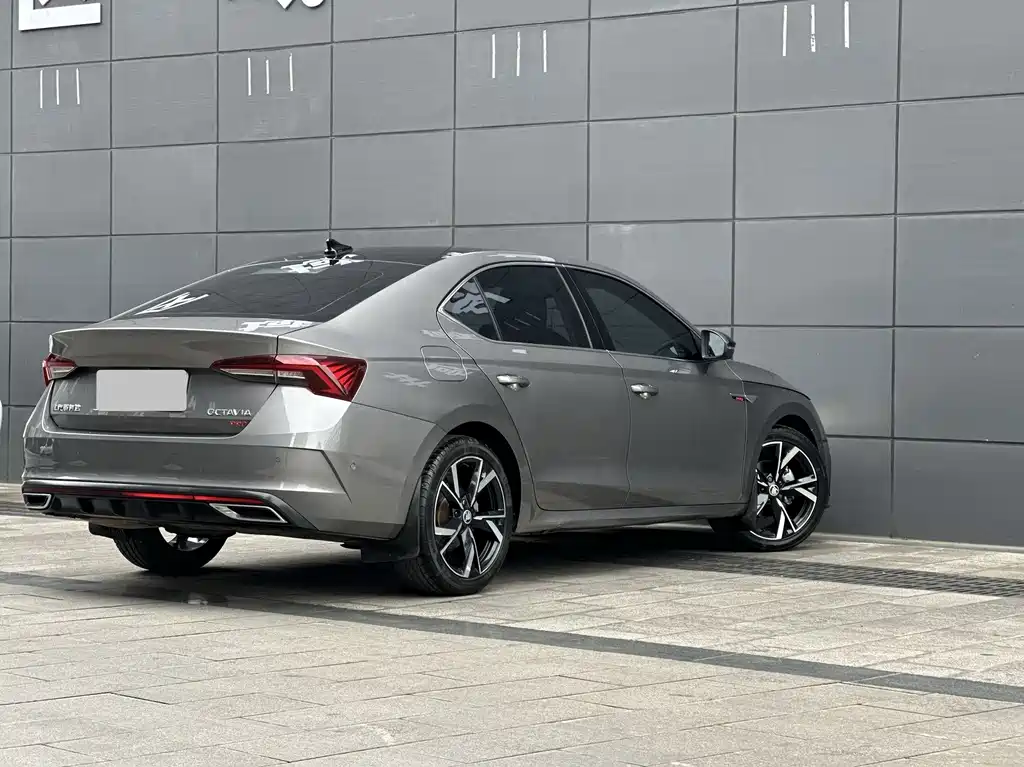 Skoda Octavia — фото 9