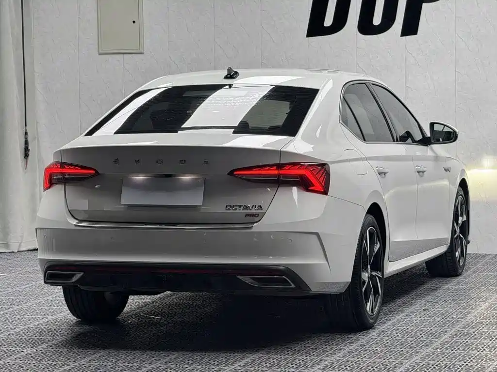 Skoda Octavia — фото 5