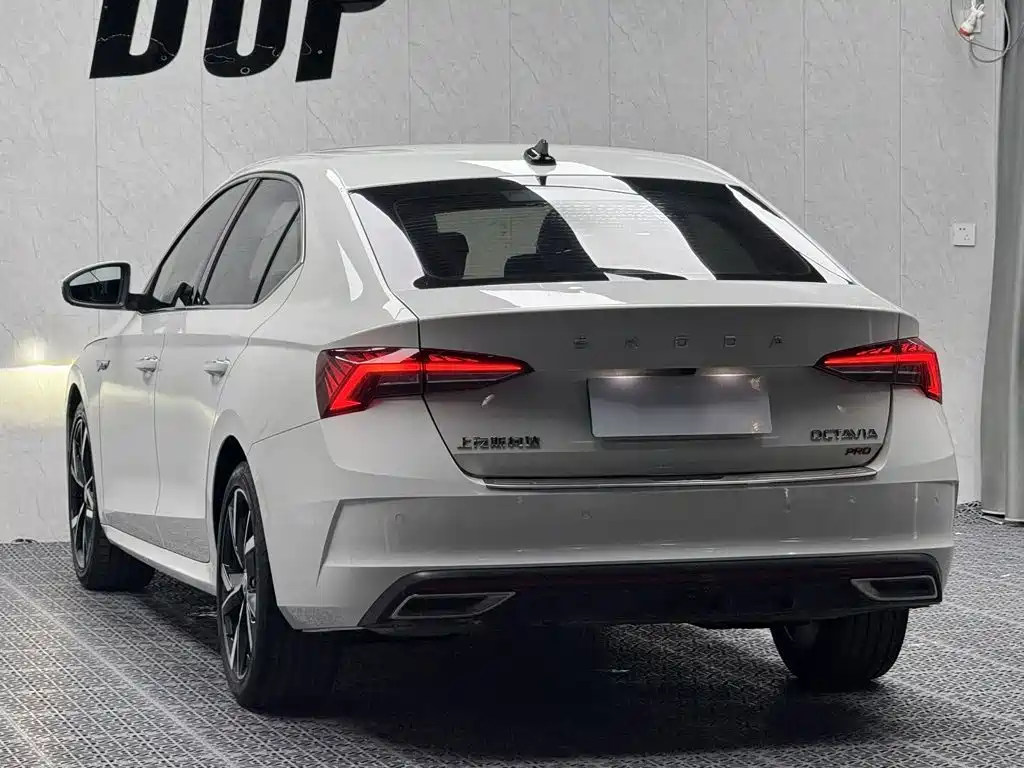 Skoda Octavia — фото 8