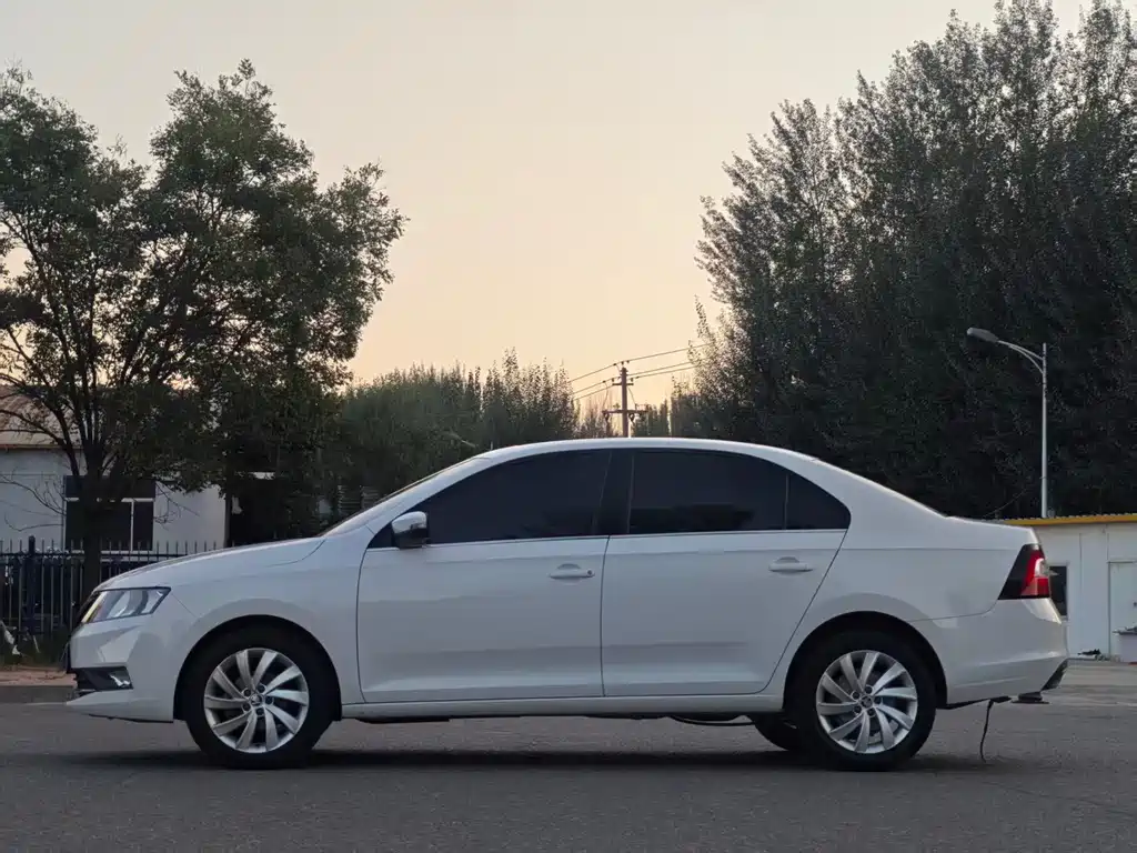 Skoda Rapid — фото 8