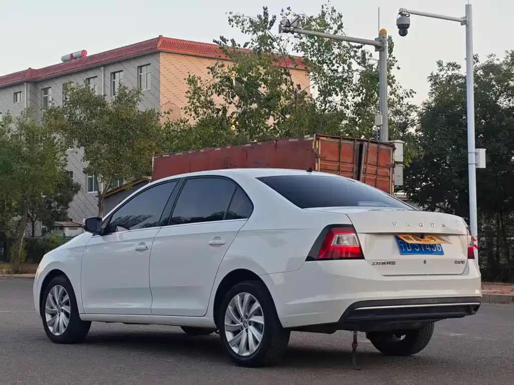 Skoda Rapid — фото 9